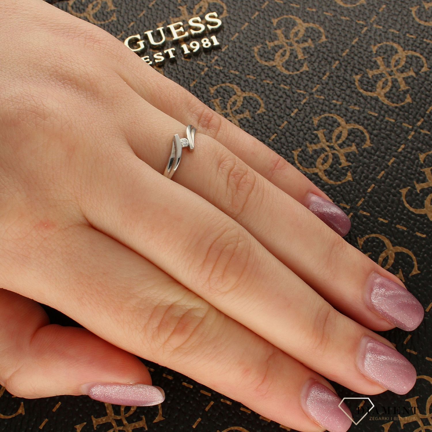 Elegancki pierścionek z białego złota 585 z brylantem 0,03 ct, czystość SI, barwa H. Przekładany wzór, rozmiar 13. Idealny prezent z certyfikatem autentyczności1.jpg